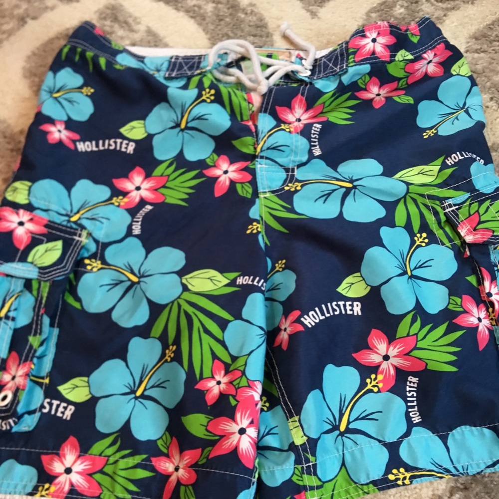 Hollister Hawaiian Print Trunks Size L